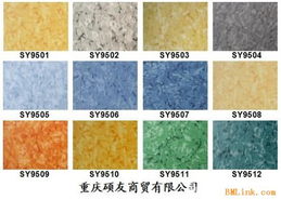 地面装饰双雄 塑胶地板与实木地板的全面解析与选择指南